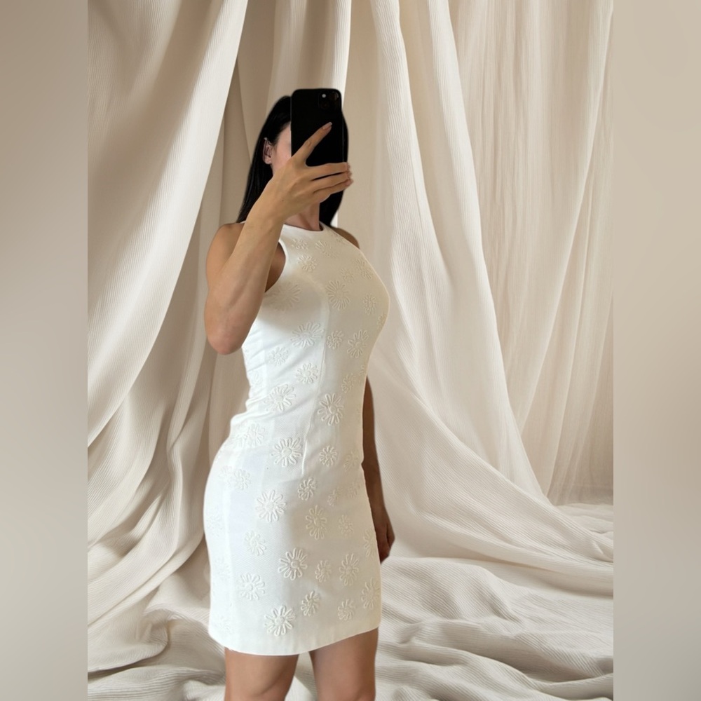 White Sleevelless Floral Embroidered Mini Dress-Elegant Summer Outfit